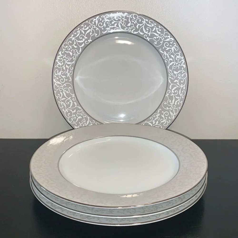Lot of 4‎ Mikasa Parchment Dinner plates. Made in Thailand.